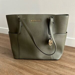 Michael Kors Jet Set Tote